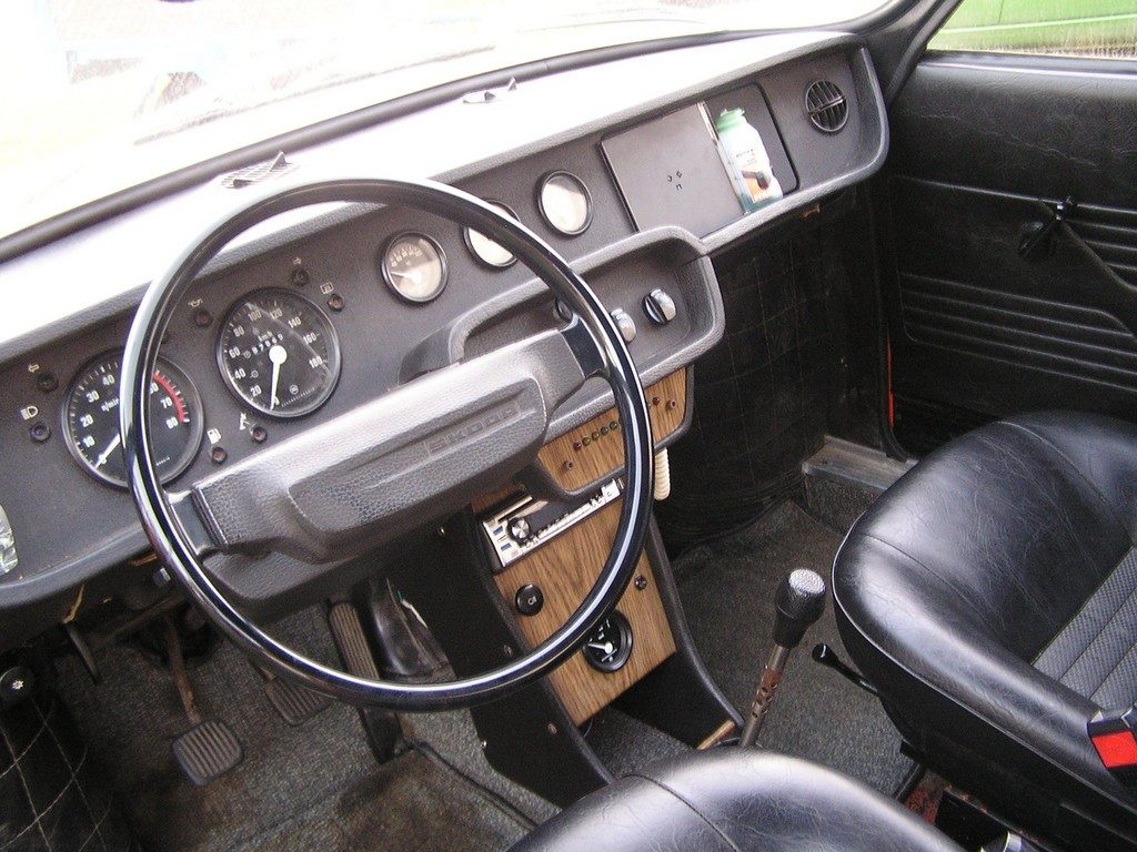 Škoda 110 R interiér