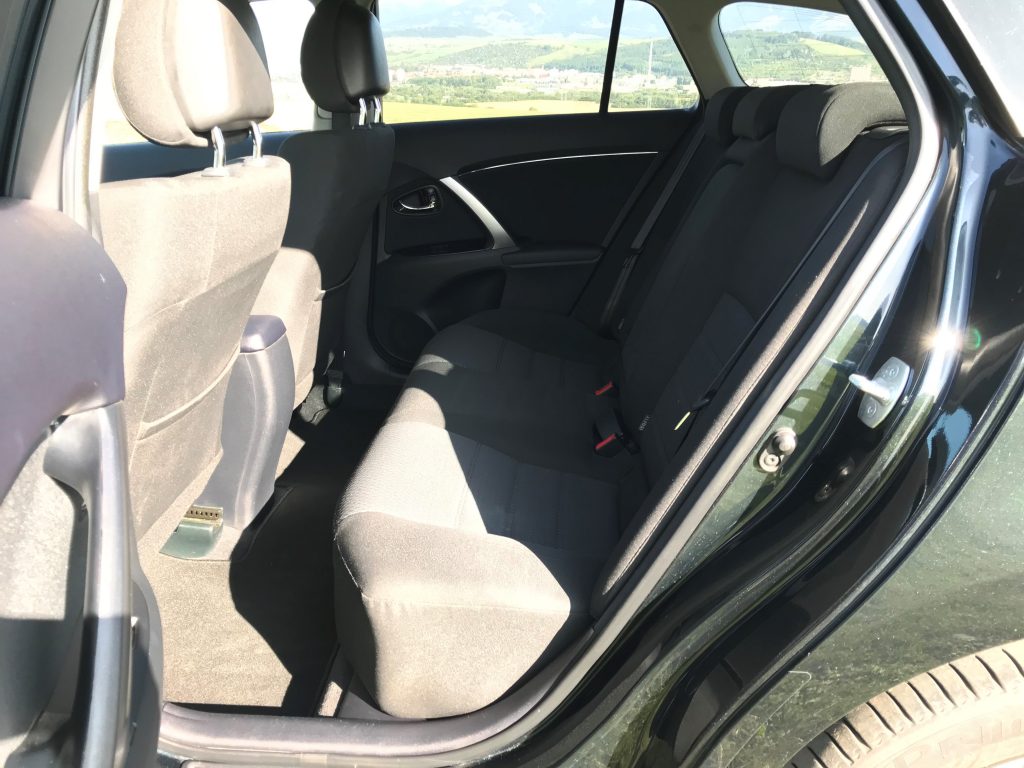 2014 Toyota Avensis Combi 2.0 D-4D 3. gen test recenzia skúsenosti