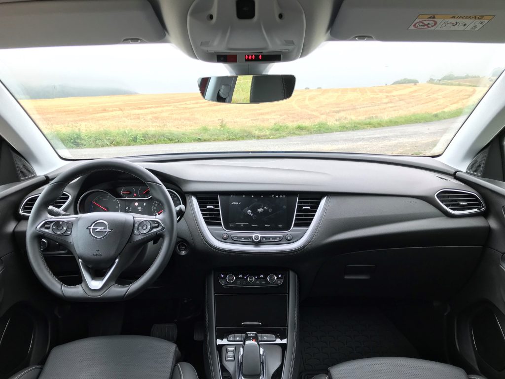2020 Opel Grandland X Plug In Hybrid4 test recenzia interiér