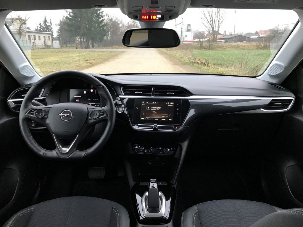 2020 Opel Corsa-E Elegance test recenzia skúsenosti interiér