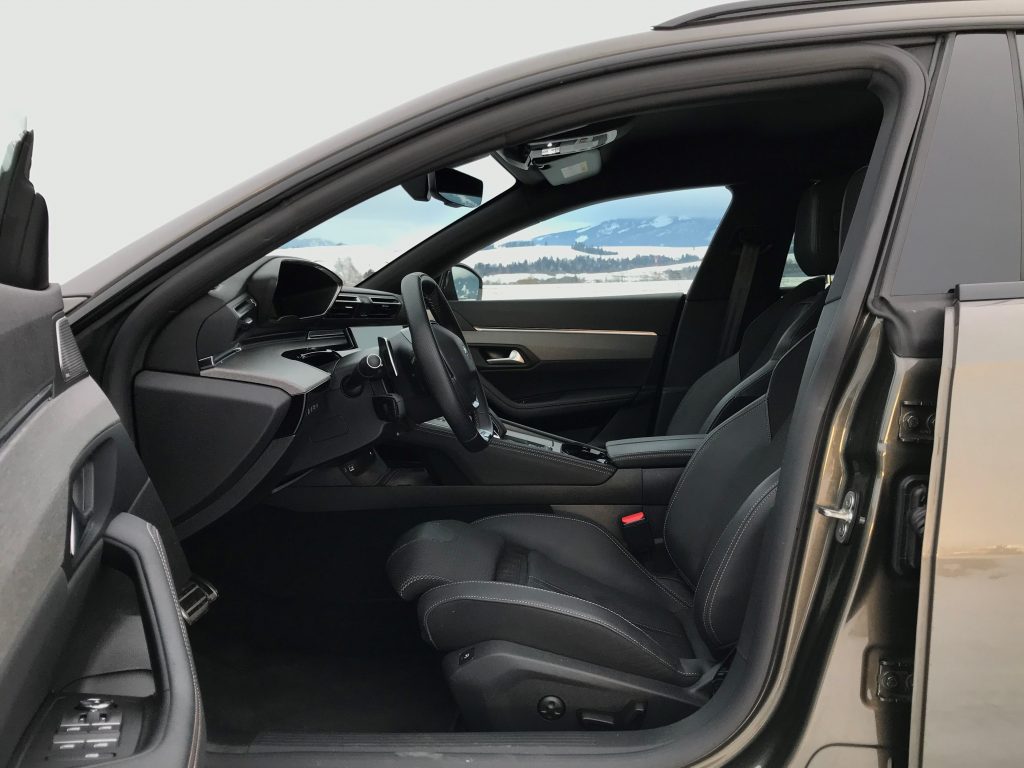 2021 Peugeot 508 SW plug-in hybrid test recenzia skúsenosti interiér