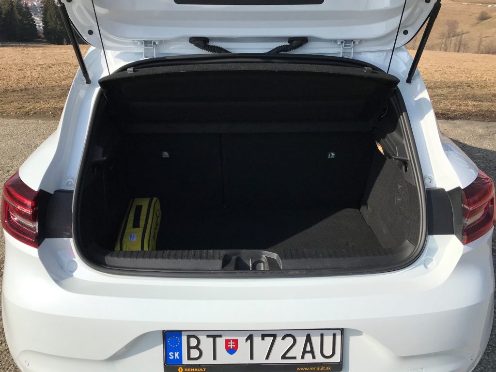 2020 Renault Clio E-Tech Hybrid test recenzia skúsenosti kufor