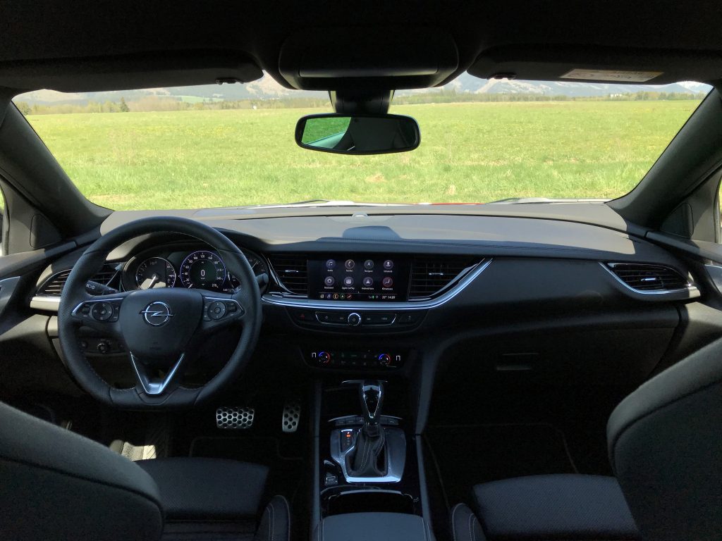 2021 Opel Insignia GSi 2.0 Turbo test recenzia skúsenosti interiér