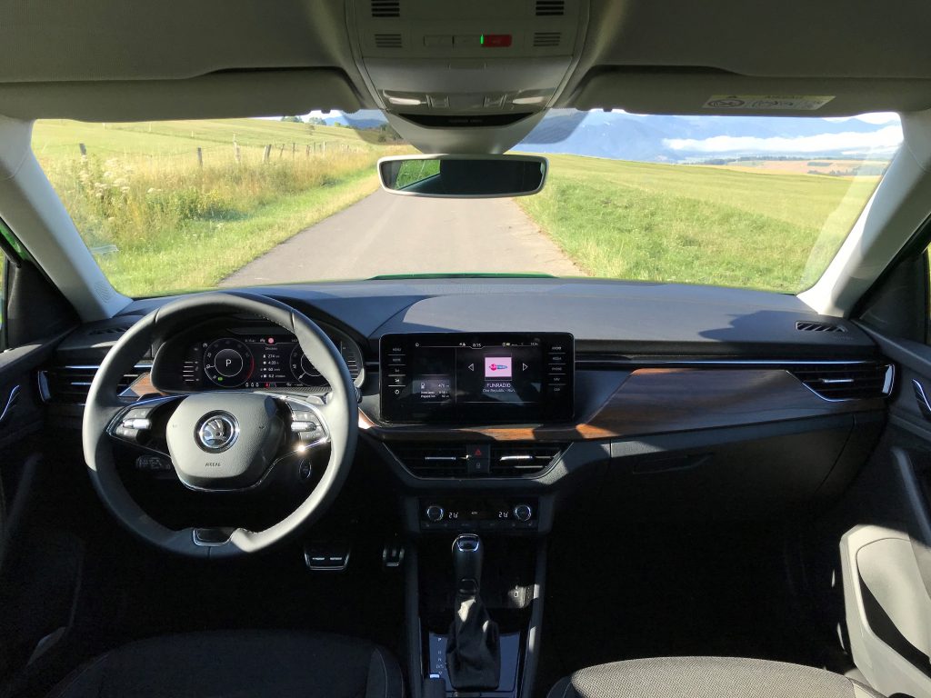2021 Škoda Kamiq Scoutline 1.0 TSI DSG test recenzia skúsenosti interiér