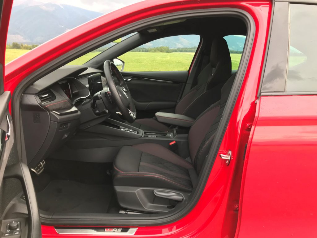 2021 Škoda Octavia RS 2.0 TSI 4. gen. test recenzia skúsenosti interiér