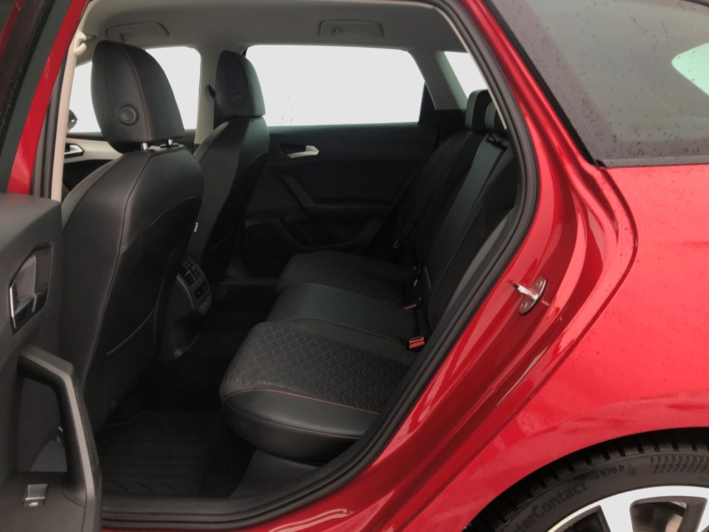 2021 Seat Leon ST 2.0 TSI FR DSG test recenzia skúsenosti interiér