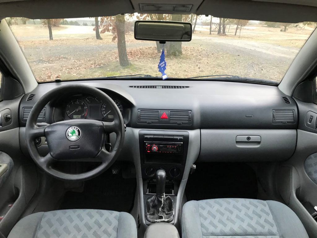 1996 Škoda Octavia 1.8T 1. gen. test recenzia skúsenosti interiér