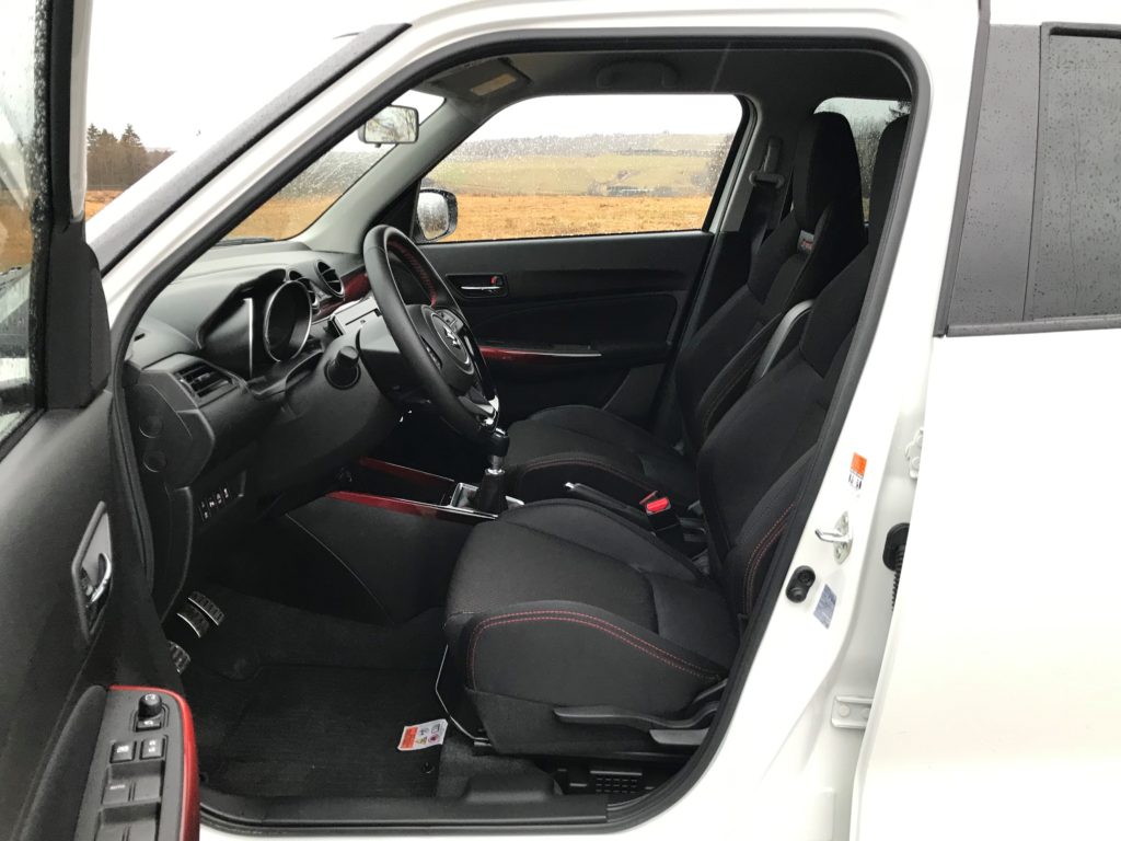 2022 Suzuki Swift Sport 1.4 BoosterJet Hybrid test recenzia skúsenosti interiér