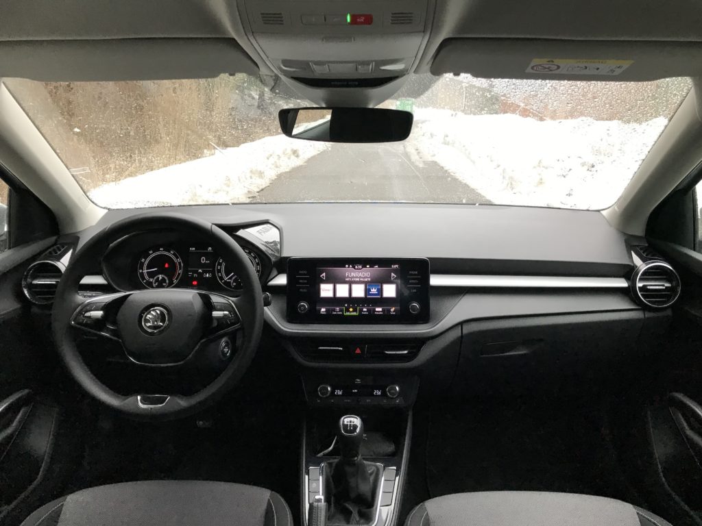 2022 Škoda Fabia 1.0 TSI Ambition test recenzia skúsenosti interiér