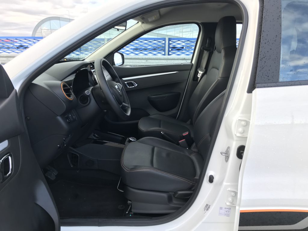 2022 Dacia Spring Comfort Plus test recenzia skúsenosti interiér