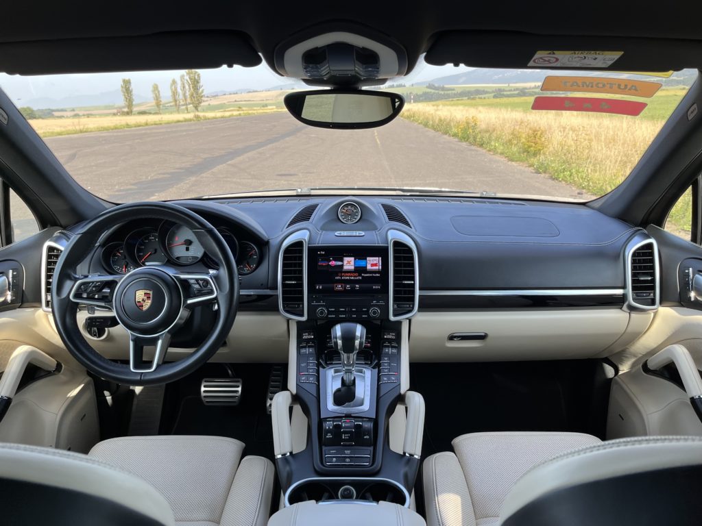 2017 Porsche Cayenne S Diesel 4,1 V8 2. gen. test recenzia skúsenosti interiér