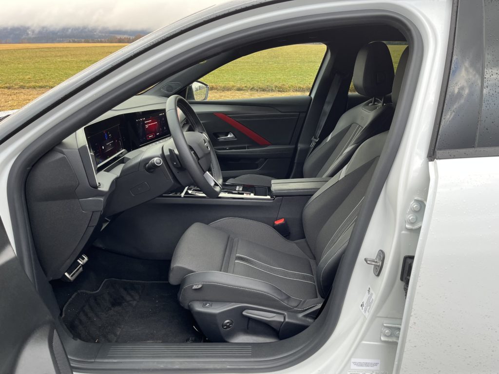 2022 Opel Astra L 1.6 turbo plug-in hybrid test recenzia skúsenosti interiér