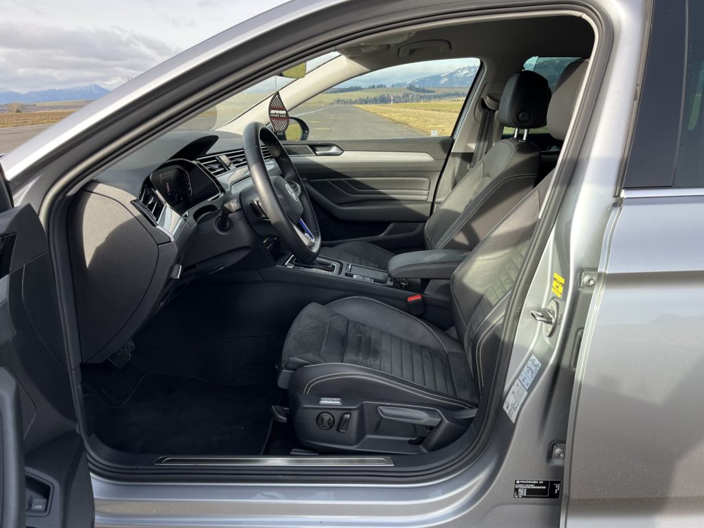 2021 Volkswagen Passat GTE 1.4 TSI test jazdenky recenzia skúsenosti interiér