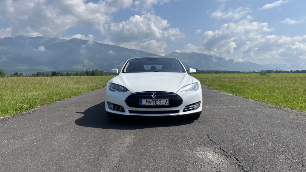 2015 Tesla Model S 85D test recenzia skúsenosti