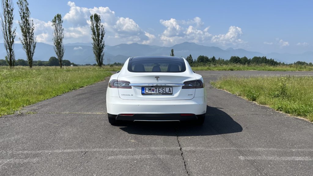 2015 Tesla Model S 85D test recenzia skúsenosti