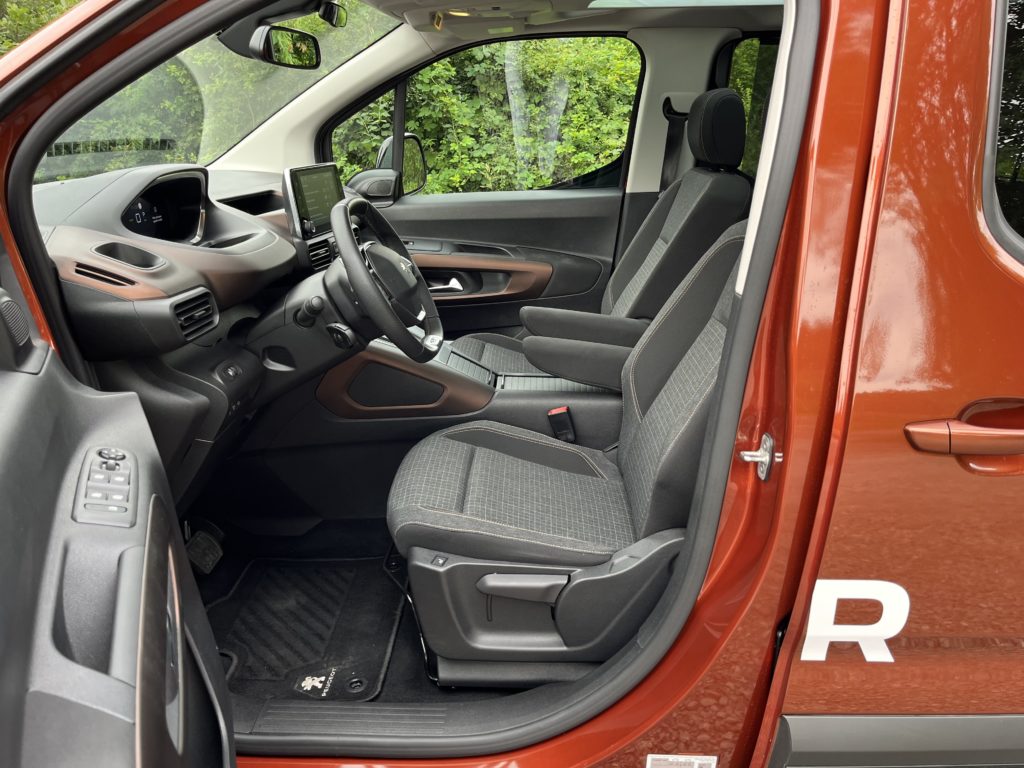 2023 Peugeot e-Rifter GT test recenzia skúsenosti interiér