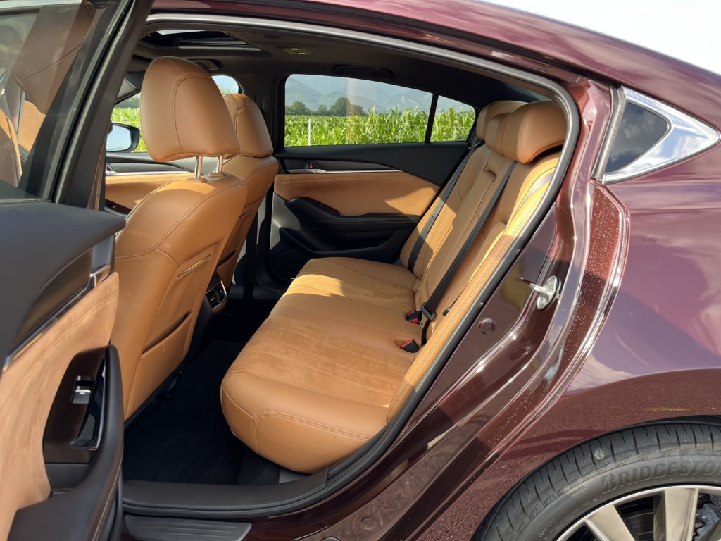 2023 Mazda 6 2,5 Skyactiv-G test recenzia skúsenosti interiér