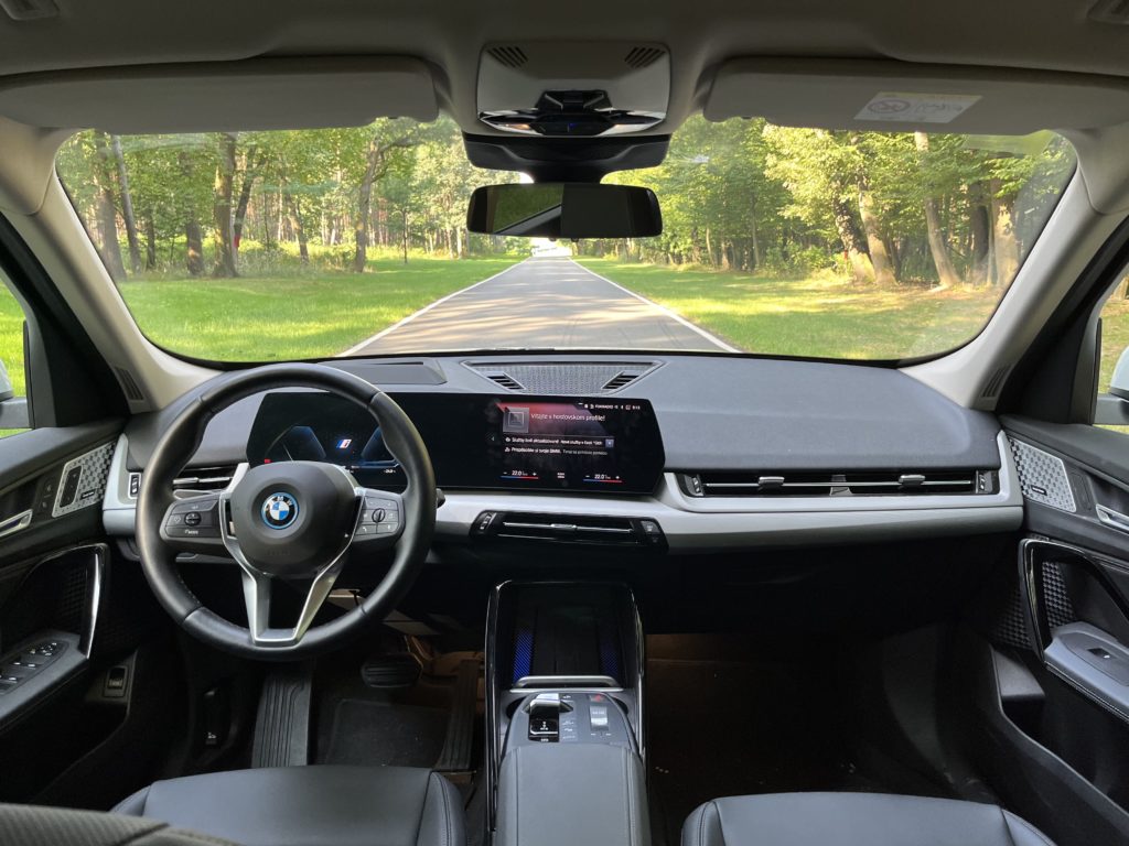 2023 BMW iX1 xDrive30 test recenzia skúsenosti interiér