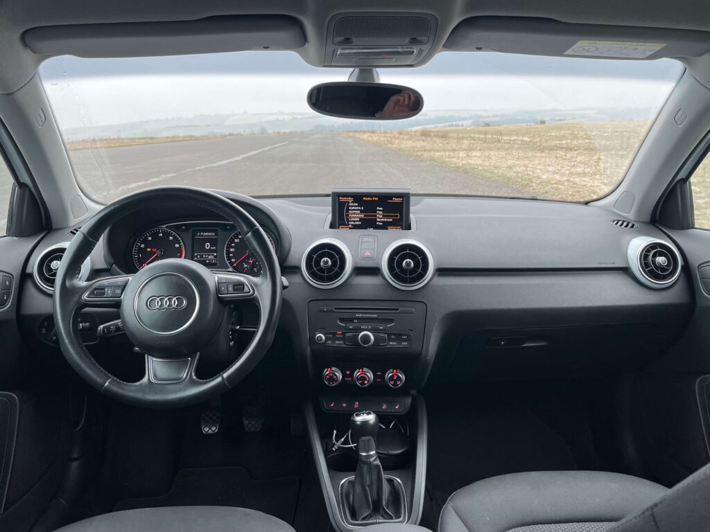 2015 Audi A1 1.2 TFSI S-Line test recenzia skúsenosti interiér