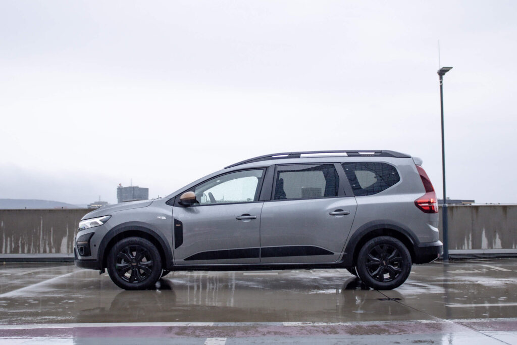 2024 Dacia Jogger Hybrid 140 test recenzia skúsenosti