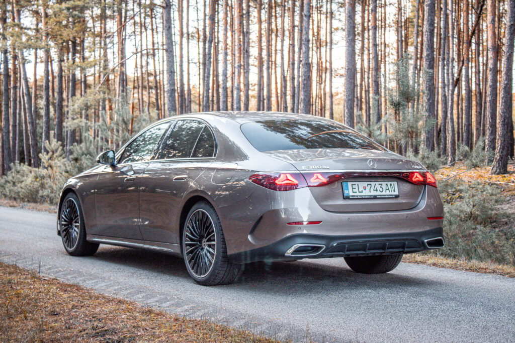 2024 Mercedes E 300 de test recenzia skúsenosti