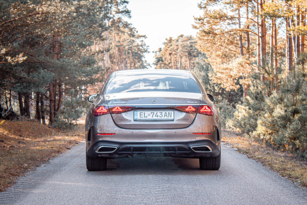 2024 Mercedes E 300 de test recenzia skúsenosti