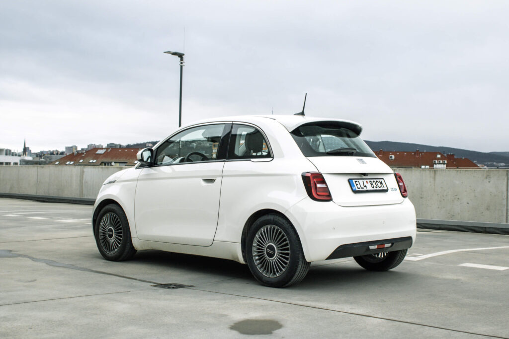 2021 Fiat 500e test recenzia skúsenosti