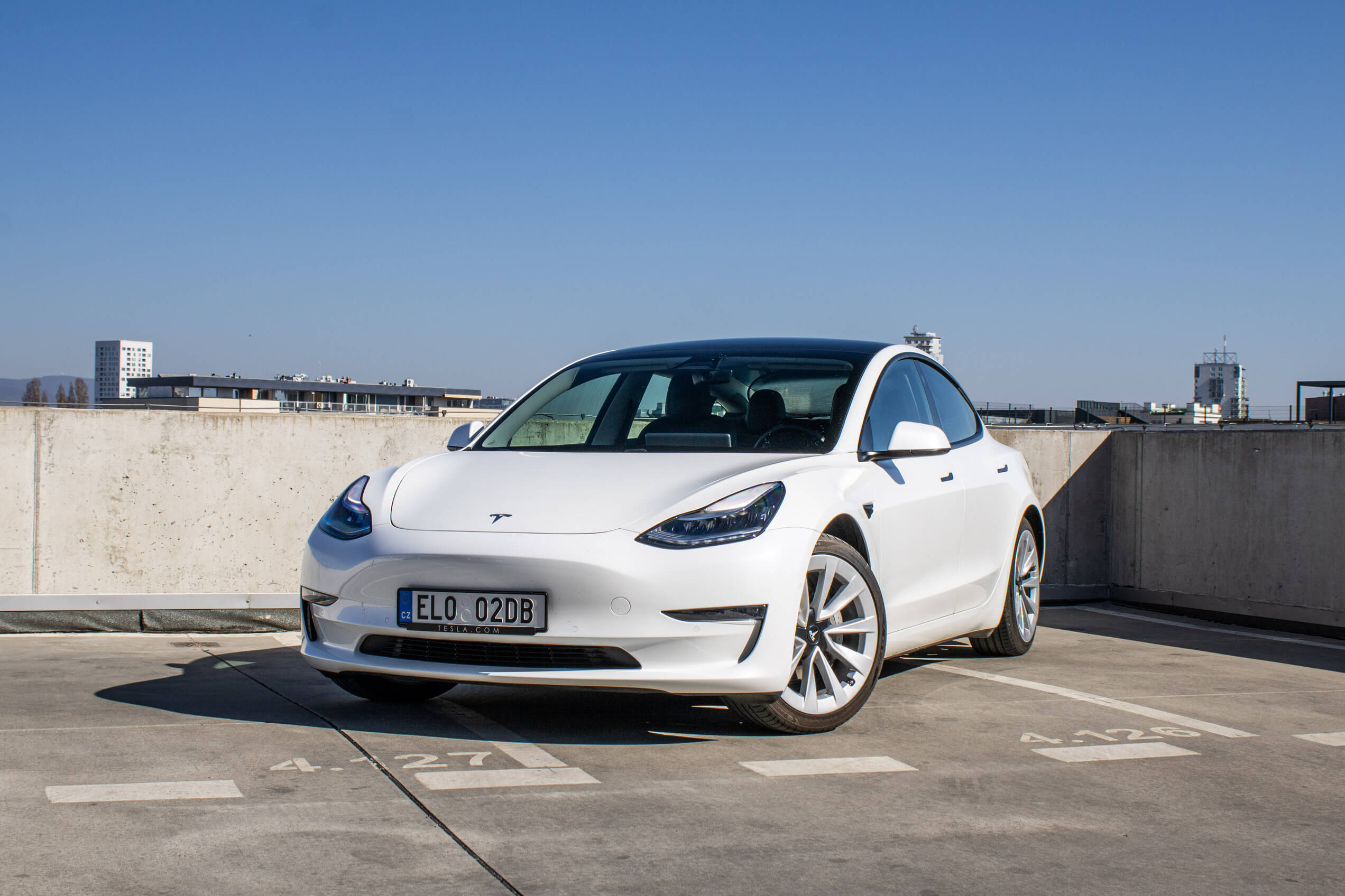 2021 Tesla Model 3 Long Range test recenzia skúsenosti