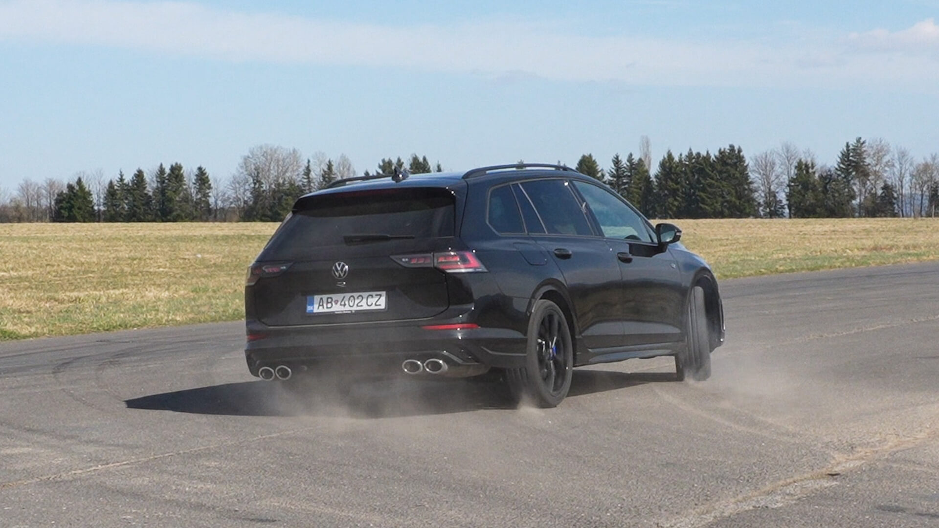 2026 Volkswagen Golf R Variant test recenzia skúsenosti